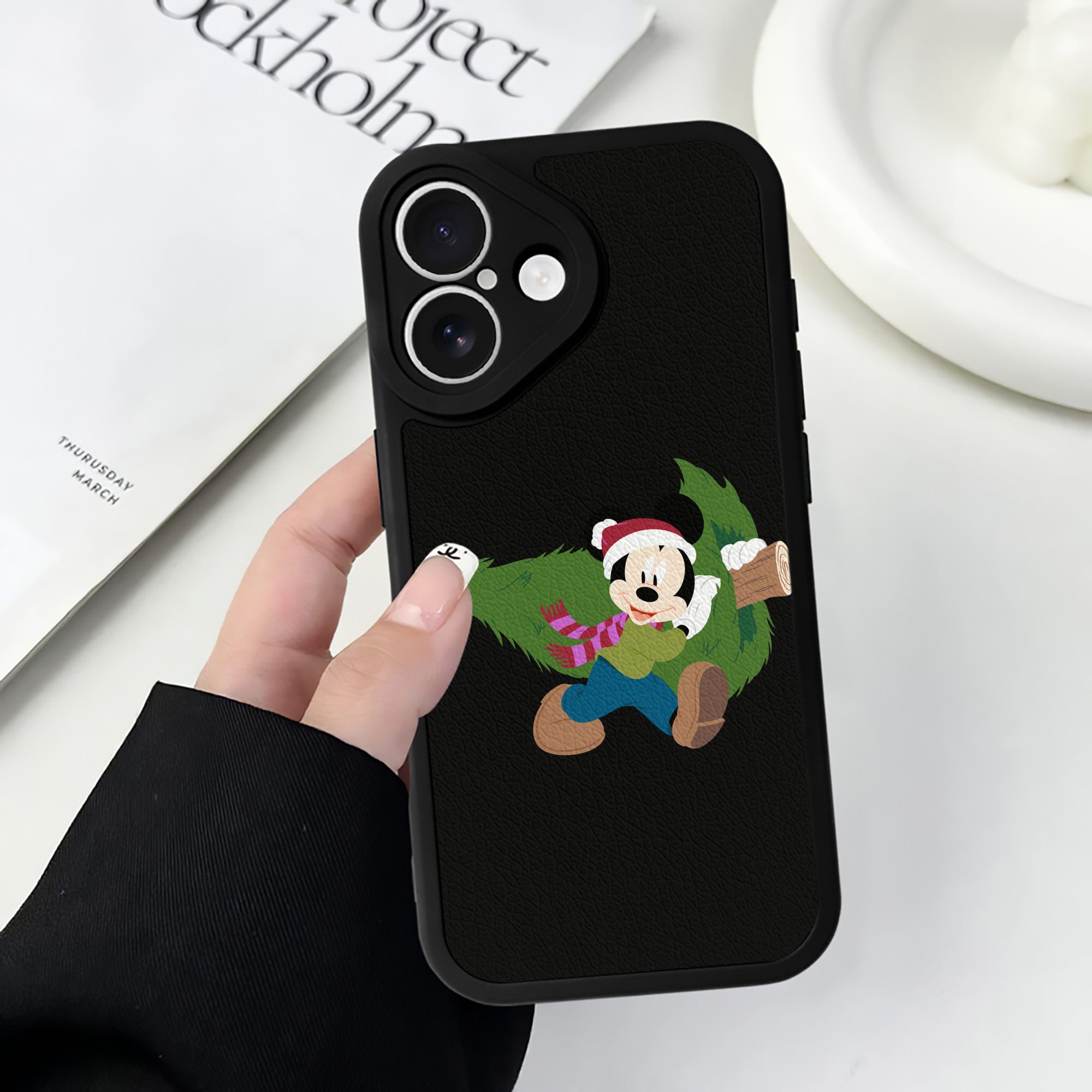 （画像用） ミッキーマウス Mickey Mouse 【iPhone 16シリーズ対応】シリコンスマホケース（レザー調） 材質：シリコン